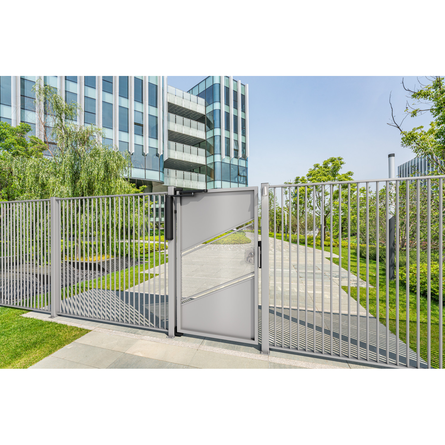 Locinox Motorized Gate Opener/Closer for Pedestrian Swing Gates ...