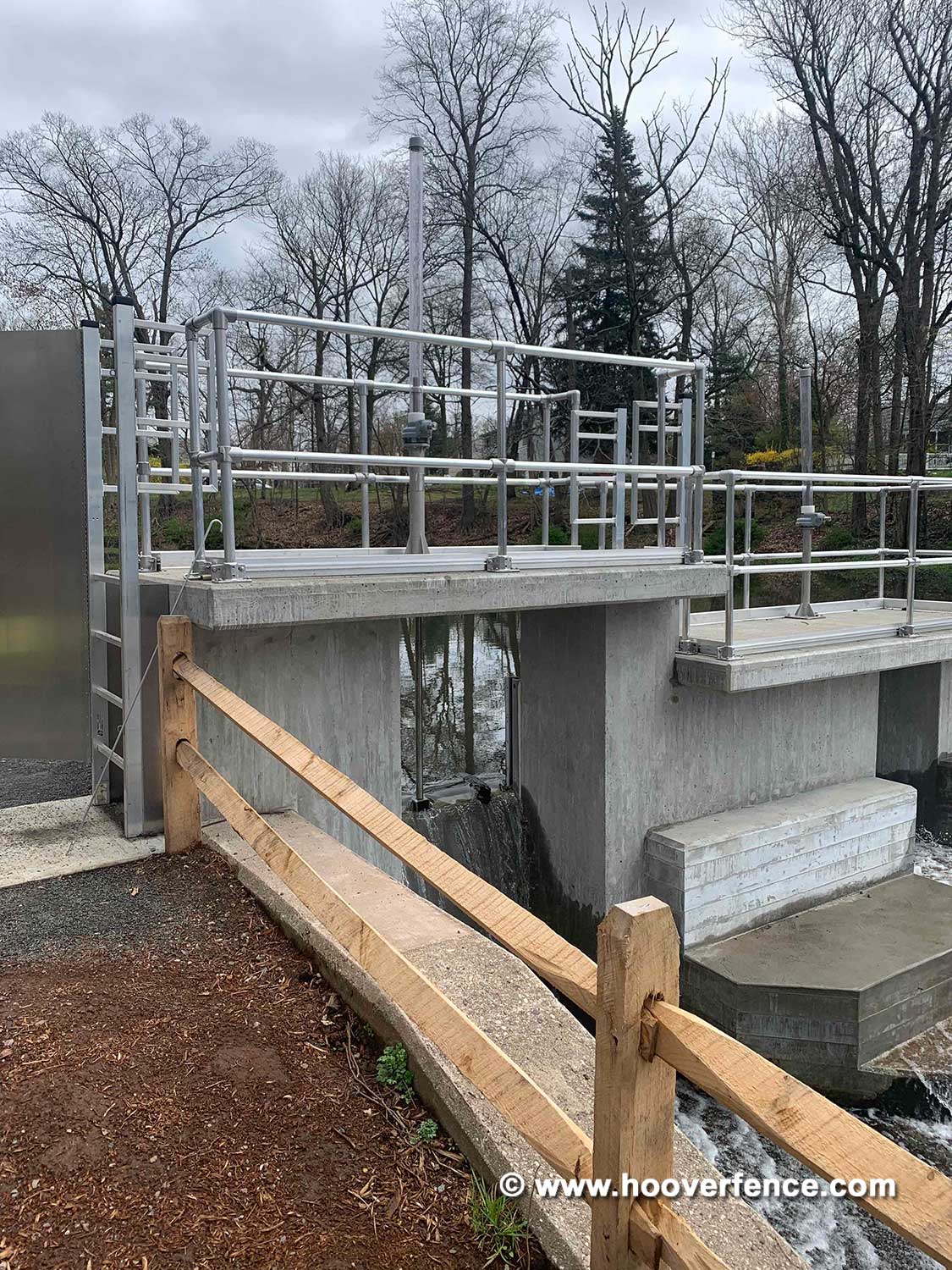 Customer Install - Aluminum Safety Railing Using Kee Lite Fittings and Aluminum Sch40 for Water Locks