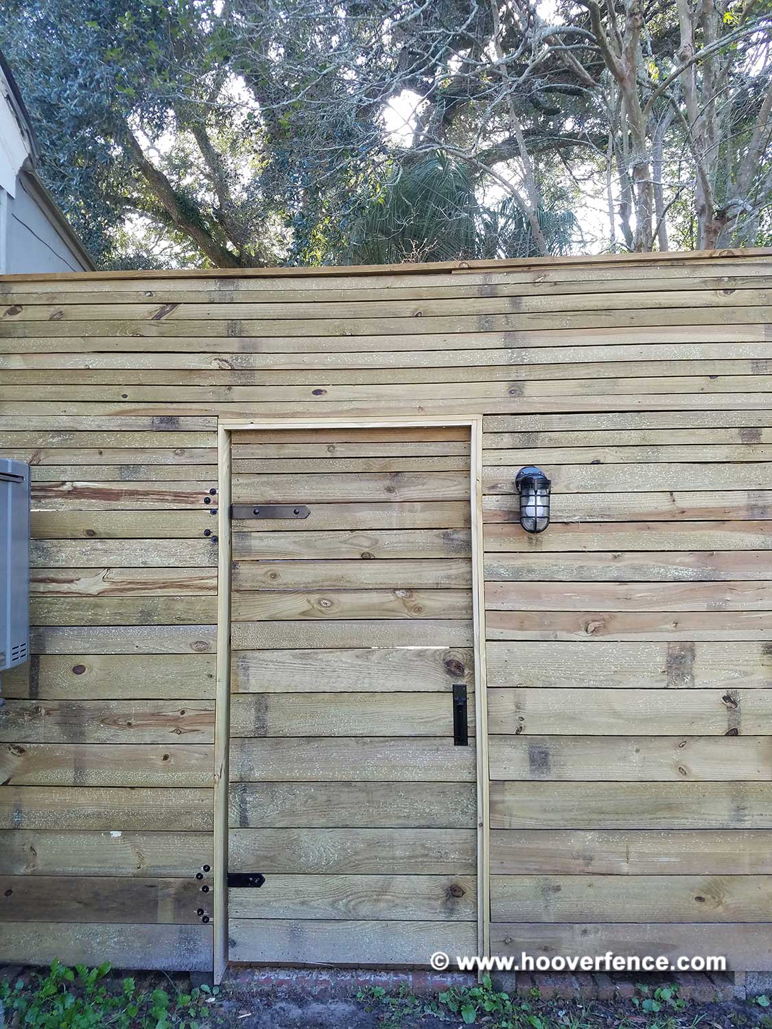 Customer Install - Contemporary Horizontal Wood Swing Gate with Snug Cottage 8325 Double Strap Hinges with 8256 Adjustable Mounting Plates - Savannah, GA